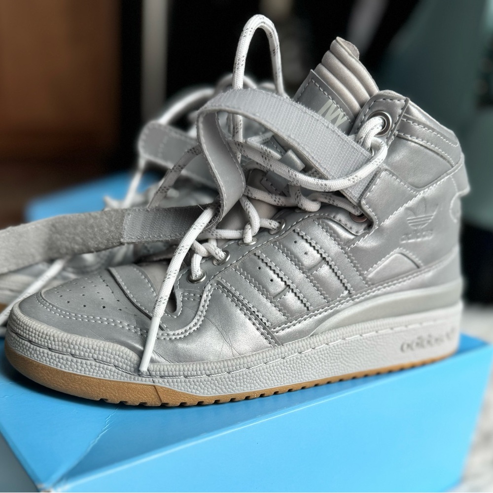 Ivy Park x Adidas Forum Mid ‘silver metallic’ from the ICY PARK COLLECTION - Picture 9 of 10